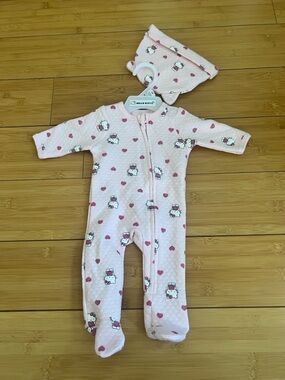 Hello Kitty Pink Heart Quilted Baby One-Piece with Hat New Born
